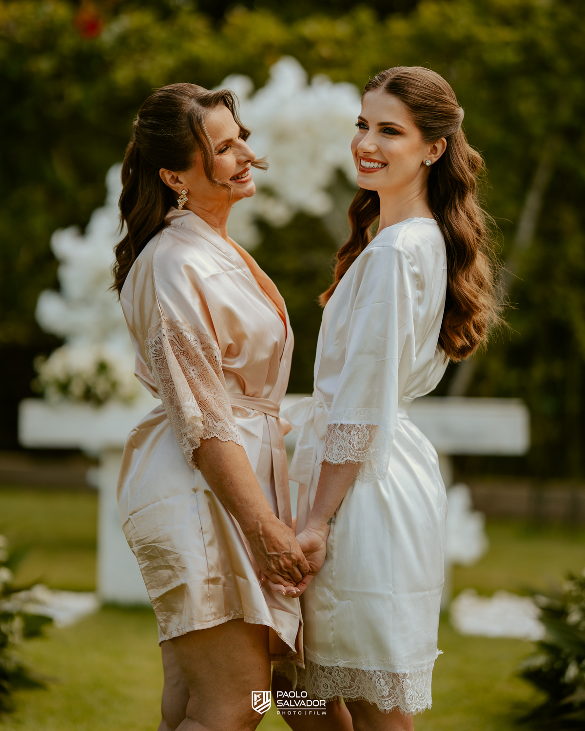 Making of da noiva em casamento no Colina Eventos em Brusque SC, preparação com madrinhas e família, maquiagem e cabelo profissional, fotografia de casamento em Brusque, Itajaí, Itapema e região