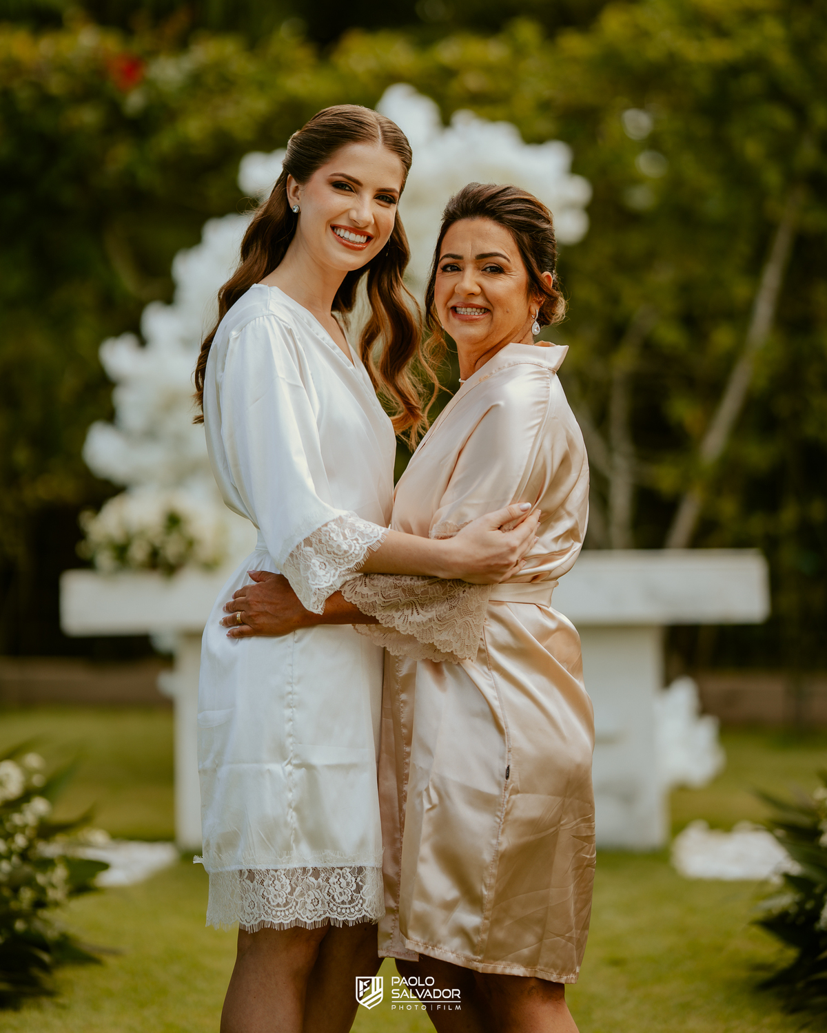 Making of da noiva em casamento no Colina Eventos em Brusque SC, preparação com madrinhas e família, maquiagem e cabelo profissional, fotografia de casamento em Brusque, Itajaí, Itapema e região