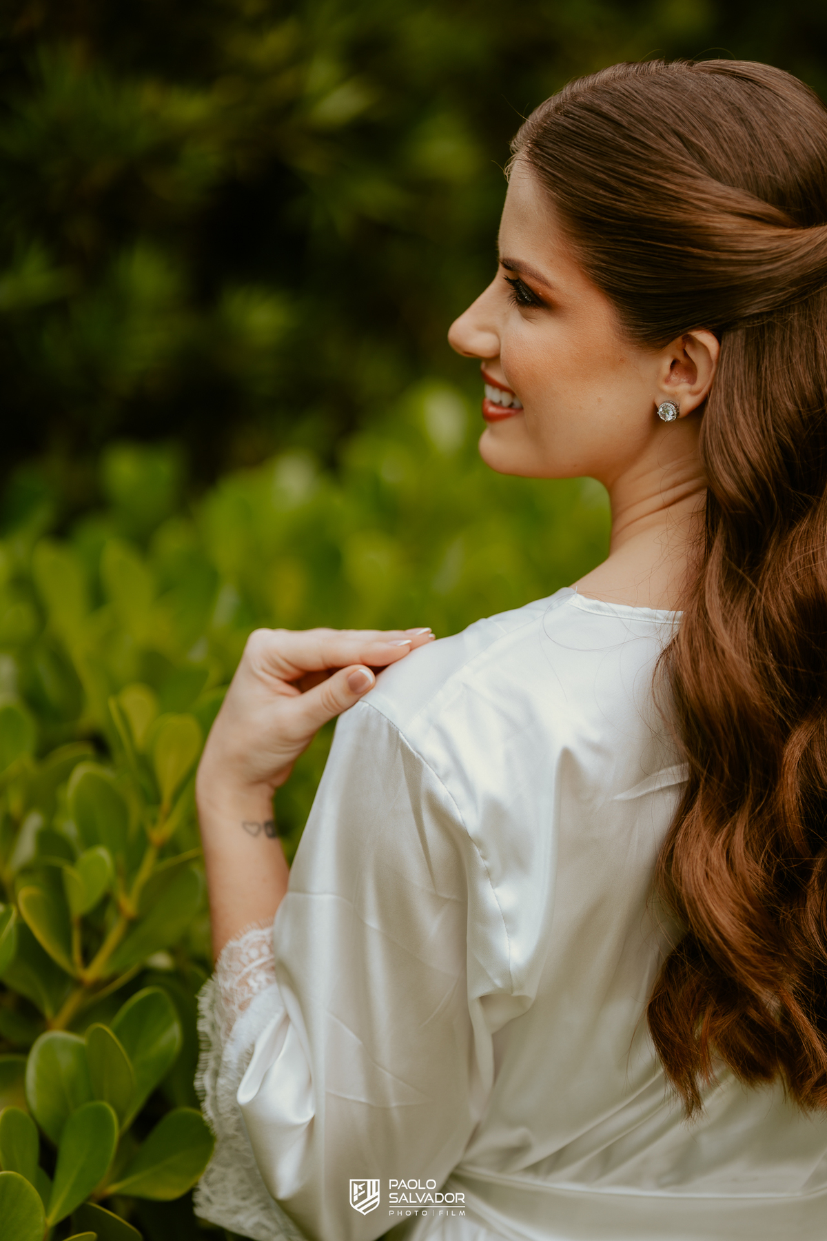 Making of da noiva em casamento no Colina Eventos em Brusque SC, preparação com madrinhas e família, maquiagem e cabelo profissional, fotografia de casamento em Brusque, Itajaí, Itapema e região