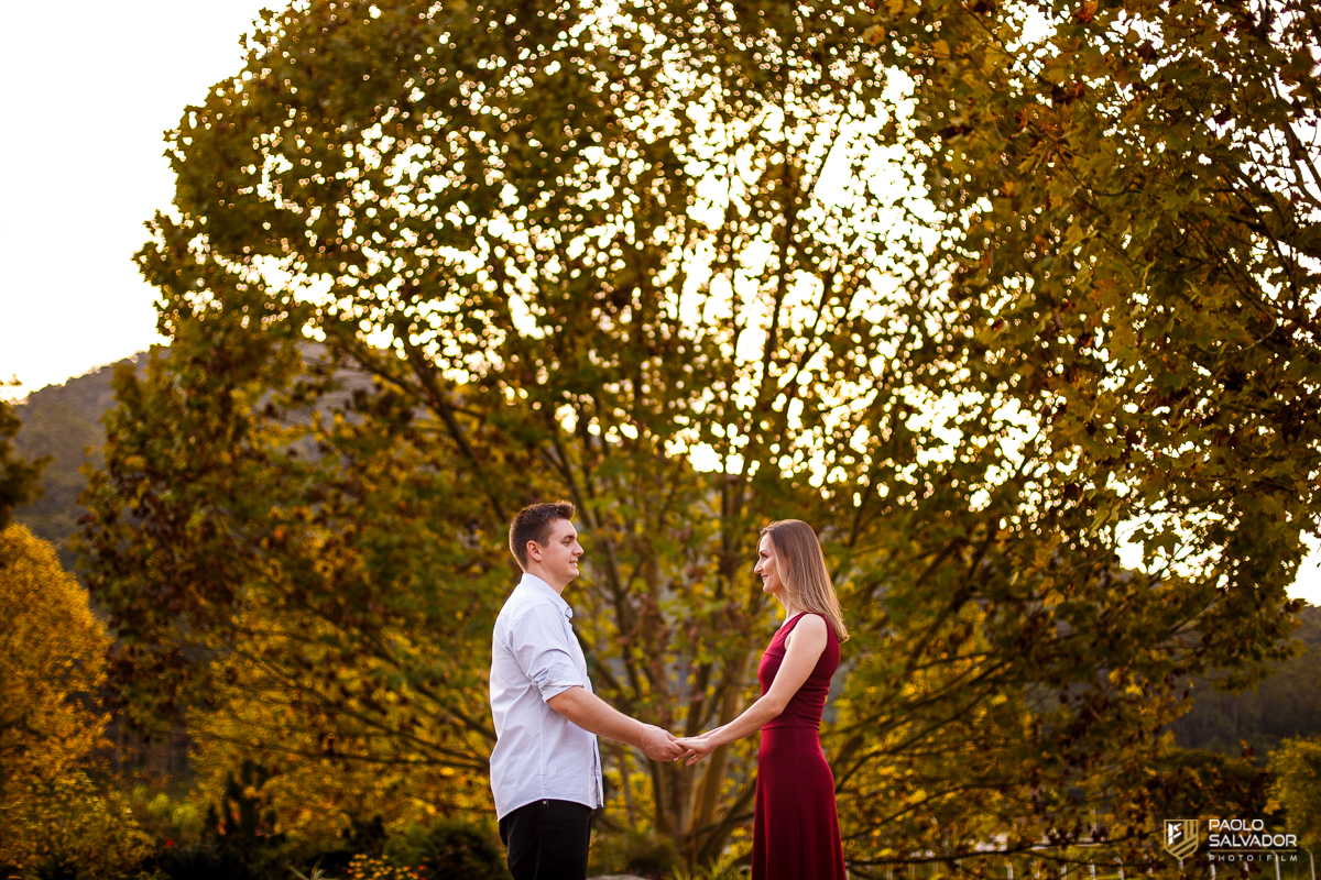 Sítio do Roeder, Chácara do Roeder, Benedito Novo, Santa catarina, ensaio pré-wedding Keli e Luciano, ensaio moto de trilha, casal enxaimel, pelo fotógrafo Paolo Salvador