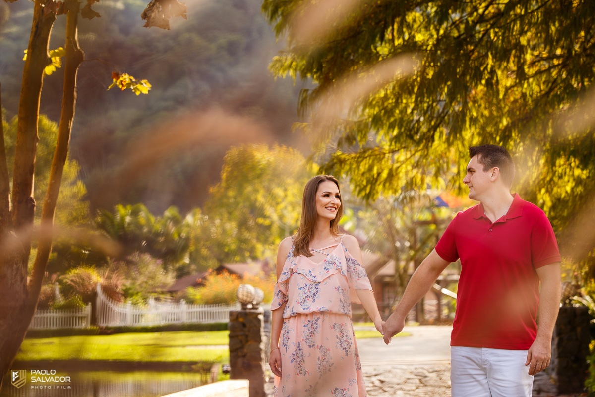Sítio do Roeder, Chácara do Roeder, Benedito Novo, Santa catarina, ensaio pré-wedding Keli e Luciano, ensaio moto de trilha, casal enxaimel, pelo fotógrafo Paolo Salvador