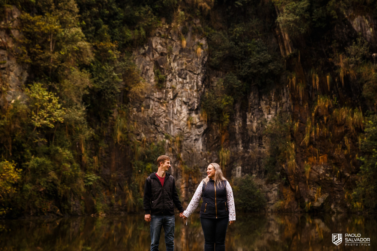 Ensaio de casal pré-wedding, Curitiba Pré-Wedding, ensaio fotográfico no hard rock cafe curitiba, pré-wedding jardim botânico de curitiba, anderson e emilia, Paolo Salvador Fotógrafo de Casamento. Ensaio de casal no Unilivre.