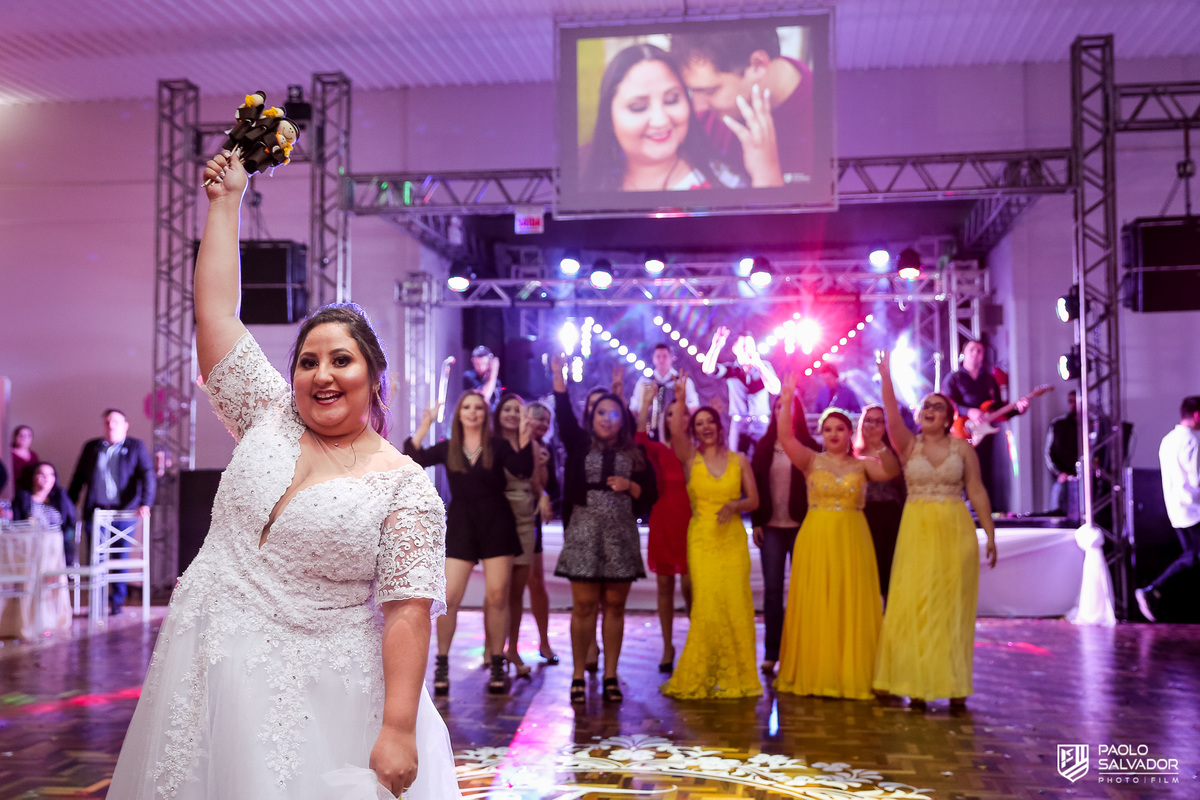 Casamento no Recanto Tirol em Timbó. Fotos de casamento em Timbó, Casamento Franciele e Leandro Igreja Sagrado Coração de Jesus. Fotógrafo Paolo Salvador, Making Of de noiva no Park Hotel Timbó. Paolo Salvador Photo Film