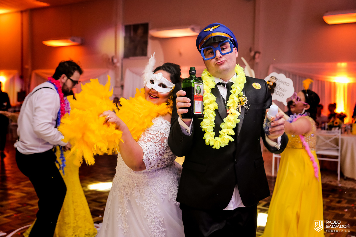 Casamento no Recanto Tirol em Timbó. Fotos de casamento em Timbó, Casamento Franciele e Leandro Igreja Sagrado Coração de Jesus. Fotógrafo Paolo Salvador, Making Of de noiva no Park Hotel Timbó. Paolo Salvador Photo Film