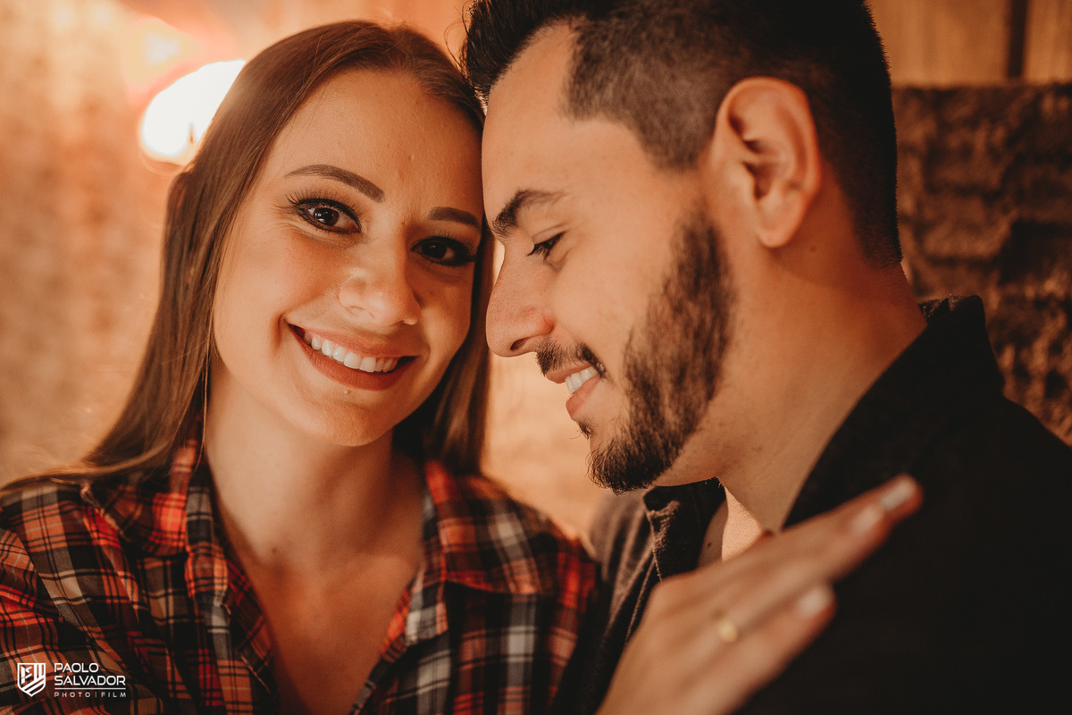 Ensaio de casal em chalé, ensaio pré-wedding cabanas rio dos cedros, fotos de ensaio de casal em chalés, ensaio intimo de casal em banheira, cabanas rio dos cedros, região dos lados, rio dos cedros, fotógrafo paolo salvador. pré-wedding em chalé