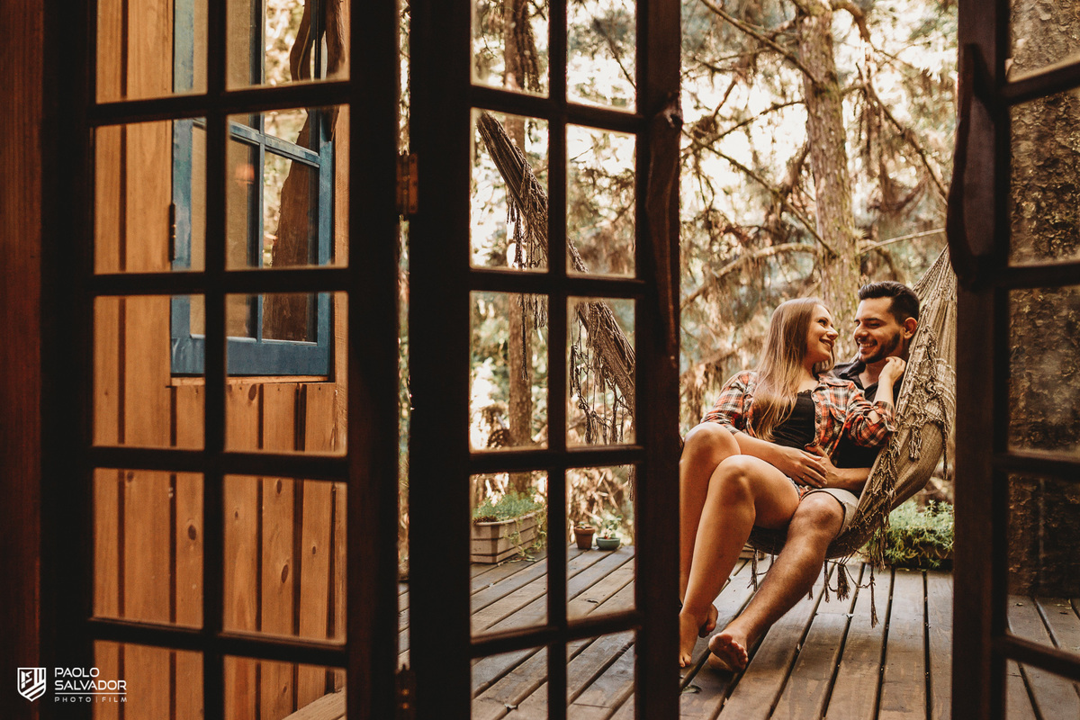 Ensaio de casal em chalé, ensaio pré-wedding cabanas rio dos cedros, fotos de ensaio de casal em chalés, ensaio intimo de casal em banheira, cabanas rio dos cedros, região dos lados, rio dos cedros, fotógrafo paolo salvador. pré-wedding em chalé