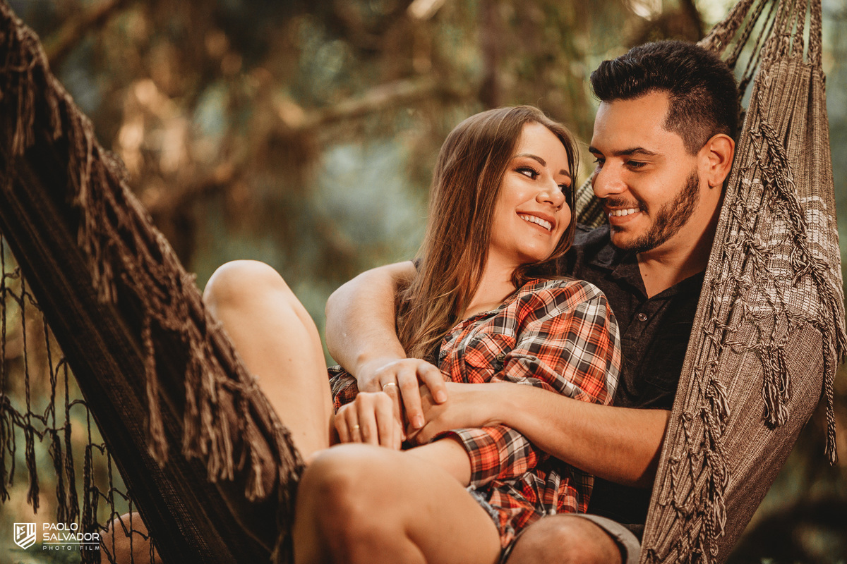 Ensaio de casal em chalé, ensaio pré-wedding cabanas rio dos cedros, fotos de ensaio de casal em chalés, ensaio intimo de casal em banheira, cabanas rio dos cedros, região dos lados, rio dos cedros, fotógrafo paolo salvador. pré-wedding em chalé