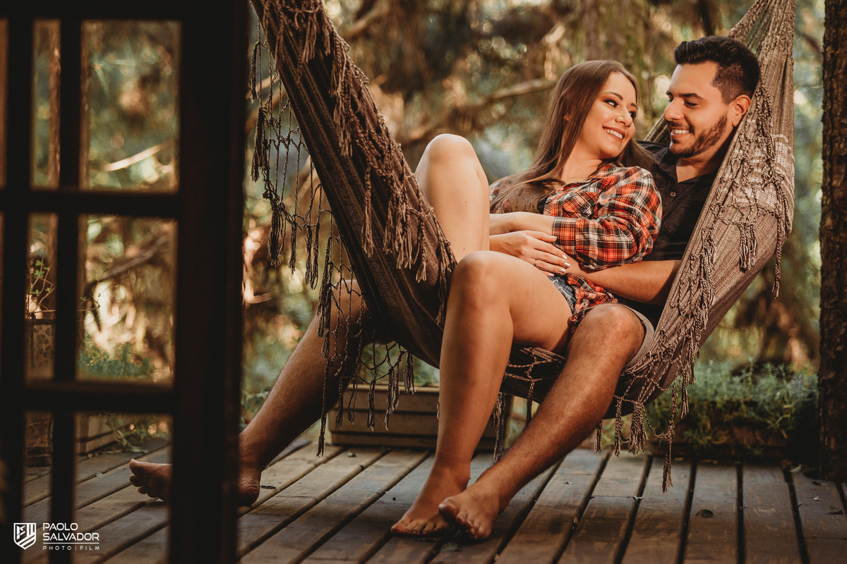 Ensaio de casal em chalé, ensaio pré-wedding cabanas rio dos cedros, fotos de ensaio de casal em chalés, ensaio intimo de casal em banheira, cabanas rio dos cedros, região dos lados, rio dos cedros, fotógrafo paolo salvador. pré-wedding em chalé