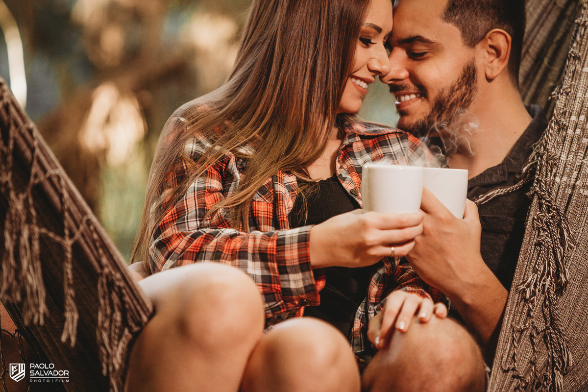 Ensaio de casal em chalé, ensaio pré-wedding cabanas rio dos cedros, fotos de ensaio de casal em chalés, ensaio intimo de casal em banheira, cabanas rio dos cedros, região dos lados, rio dos cedros, fotógrafo paolo salvador. pré-wedding em chalé