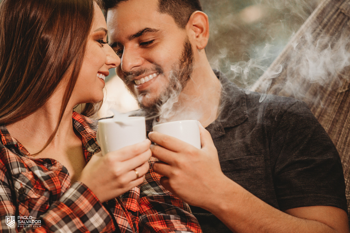Ensaio de casal em chalé, ensaio pré-wedding cabanas rio dos cedros, fotos de ensaio de casal em chalés, ensaio intimo de casal em banheira, cabanas rio dos cedros, região dos lados, rio dos cedros, fotógrafo paolo salvador. pré-wedding em chalé