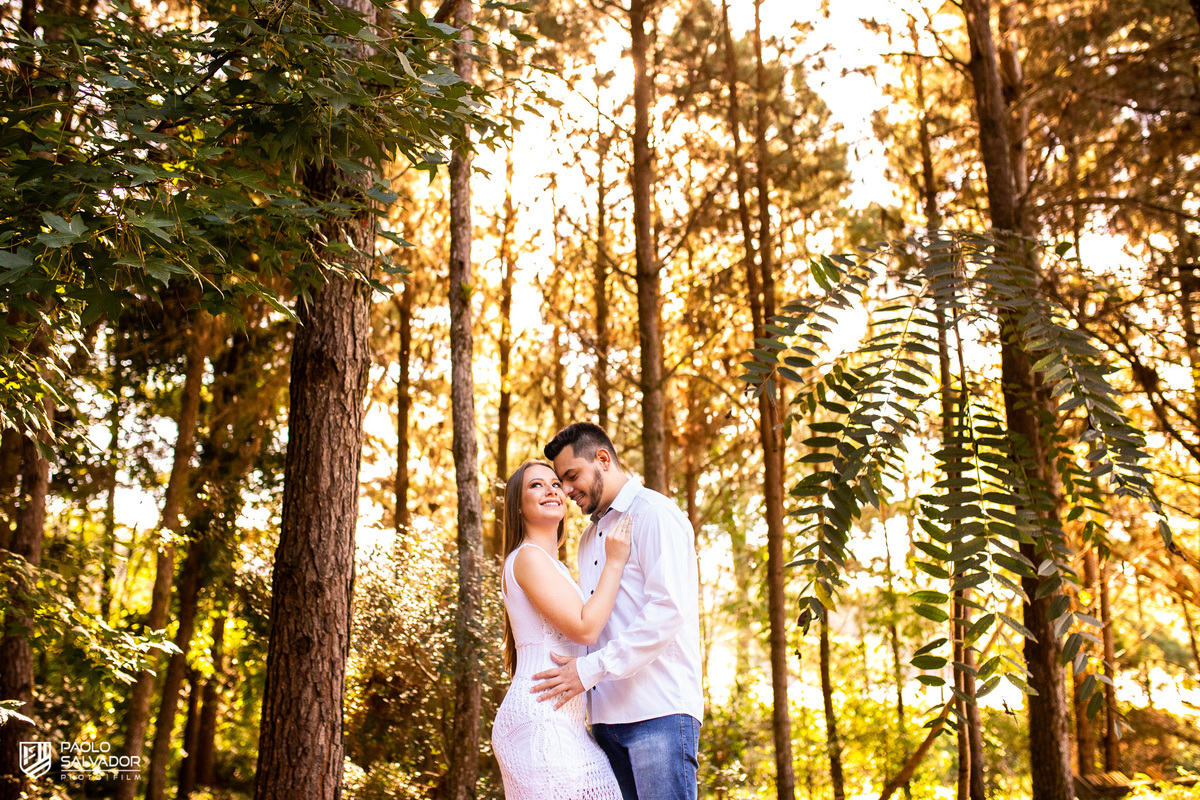 Ensaio de casal em chalé, ensaio pré-wedding cabanas rio dos cedros, fotos de ensaio de casal em chalés, ensaio intimo de casal em banheira, cabanas rio dos cedros, região dos lados, rio dos cedros, fotógrafo paolo salvador. pré-wedding em chalé