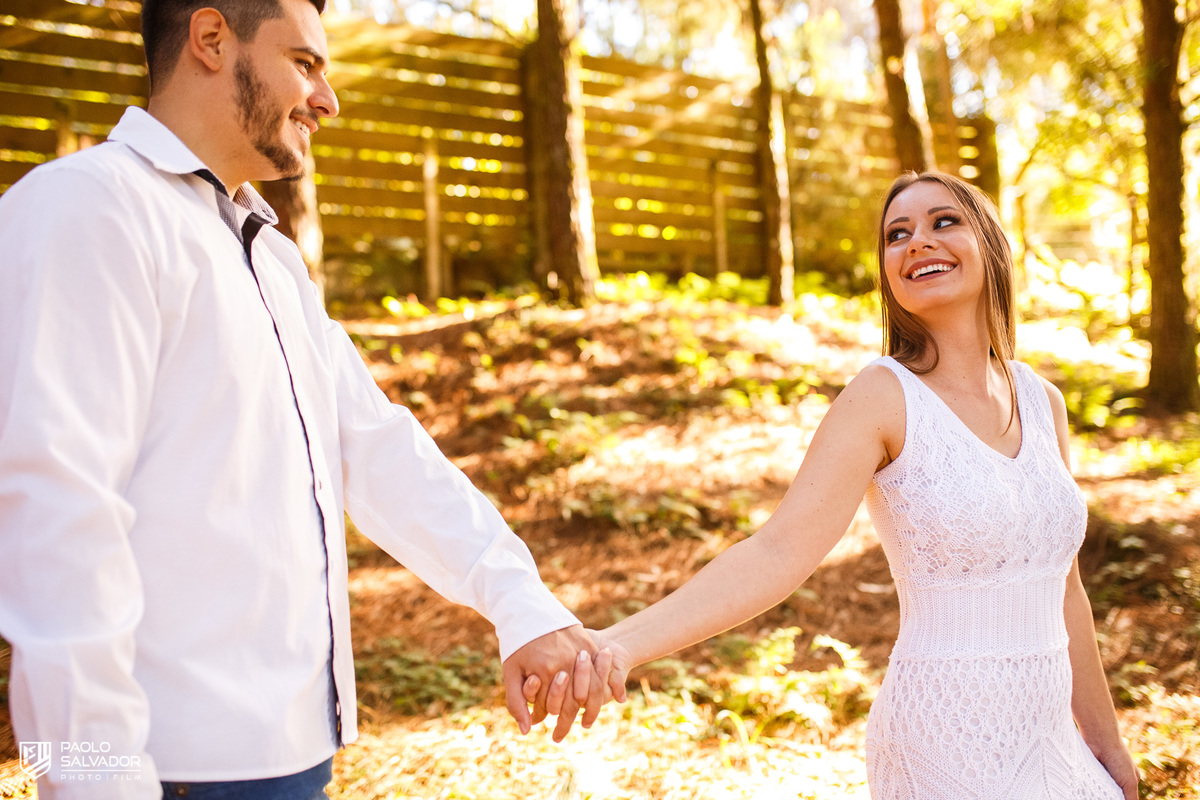 Ensaio de casal em chalé, ensaio pré-wedding cabanas rio dos cedros, fotos de ensaio de casal em chalés, ensaio intimo de casal em banheira, cabanas rio dos cedros, região dos lados, rio dos cedros, fotógrafo paolo salvador. pré-wedding em chalé