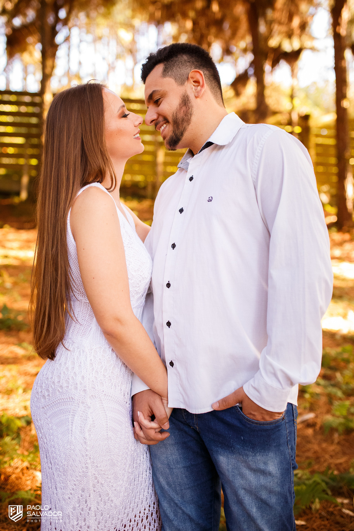 Ensaio de casal em chalé, ensaio pré-wedding cabanas rio dos cedros, fotos de ensaio de casal em chalés, ensaio intimo de casal em banheira, cabanas rio dos cedros, região dos lados, rio dos cedros, fotógrafo paolo salvador. pré-wedding em chalé