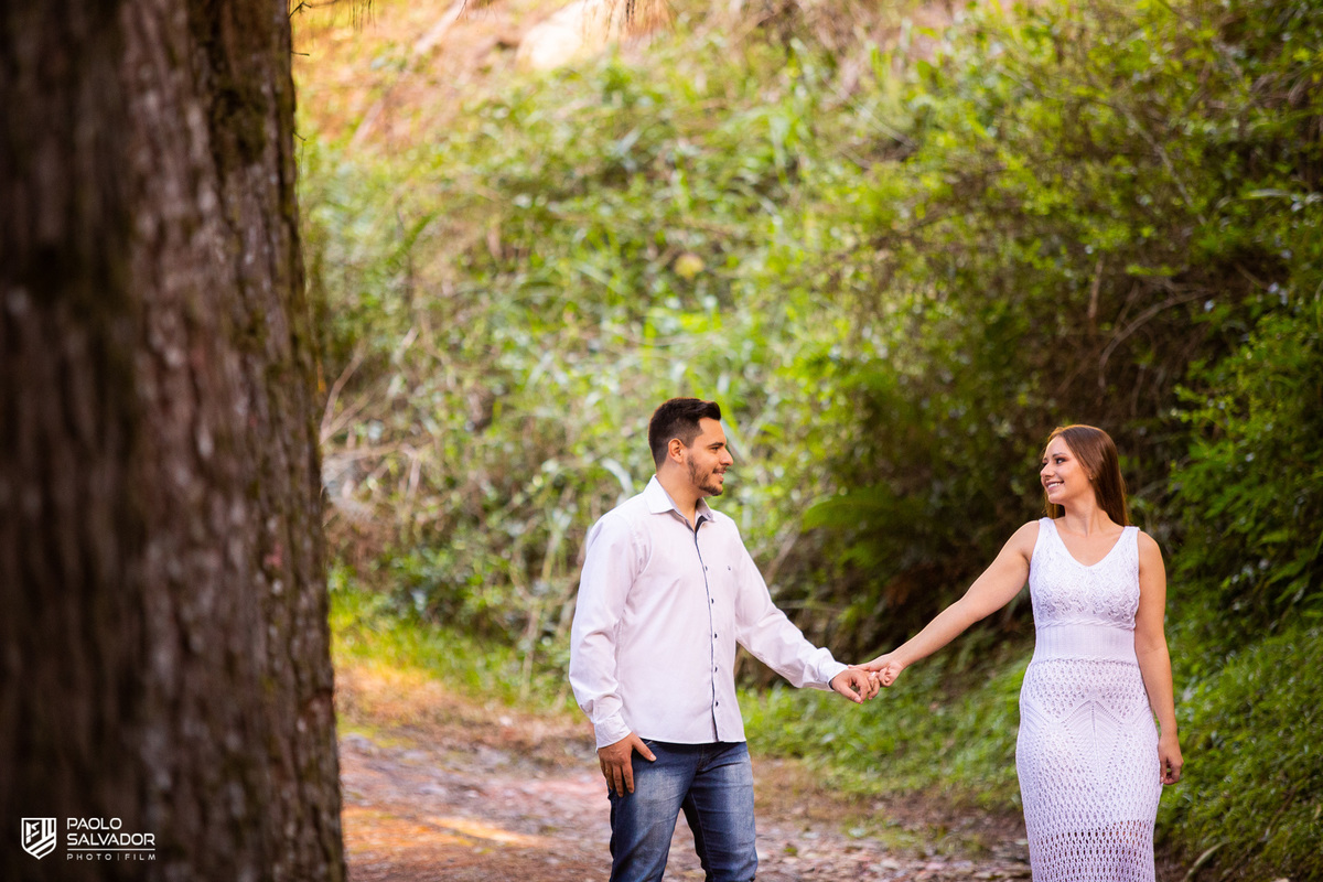 Ensaio de casal em chalé, ensaio pré-wedding cabanas rio dos cedros, fotos de ensaio de casal em chalés, ensaio intimo de casal em banheira, cabanas rio dos cedros, região dos lados, rio dos cedros, fotógrafo paolo salvador. pré-wedding em chalé