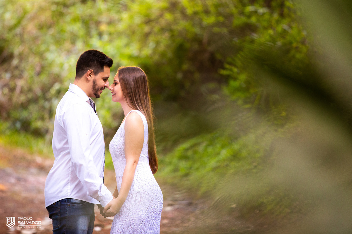 Ensaio de casal em chalé, ensaio pré-wedding cabanas rio dos cedros, fotos de ensaio de casal em chalés, ensaio intimo de casal em banheira, cabanas rio dos cedros, região dos lados, rio dos cedros, fotógrafo paolo salvador. pré-wedding em chalé