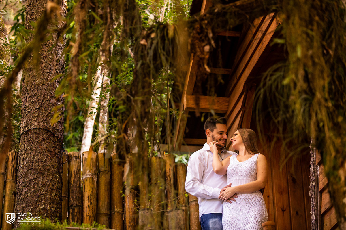Ensaio de casal em chalé, ensaio pré-wedding cabanas rio dos cedros, fotos de ensaio de casal em chalés, ensaio intimo de casal em banheira, cabanas rio dos cedros, região dos lados, rio dos cedros, fotógrafo paolo salvador. pré-wedding em chalé