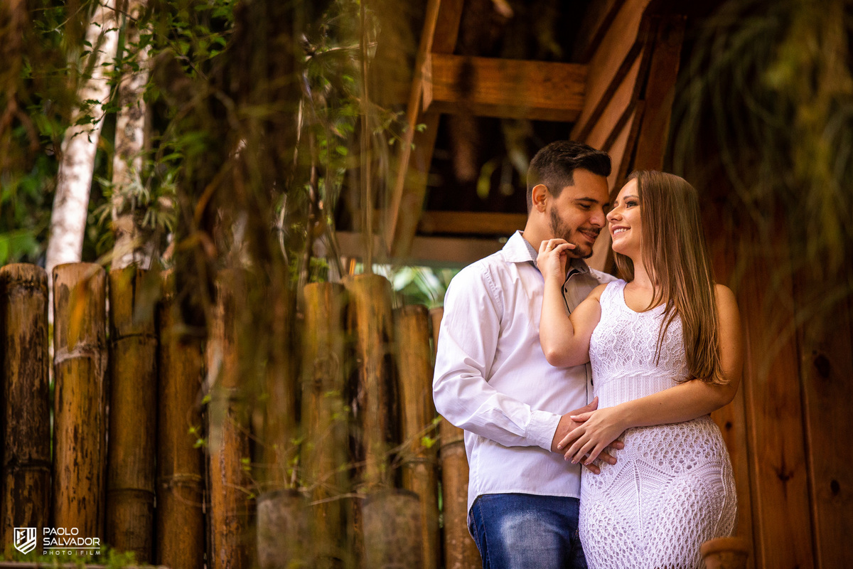 Ensaio de casal em chalé, ensaio pré-wedding cabanas rio dos cedros, fotos de ensaio de casal em chalés, ensaio intimo de casal em banheira, cabanas rio dos cedros, região dos lados, rio dos cedros, fotógrafo paolo salvador. pré-wedding em chalé