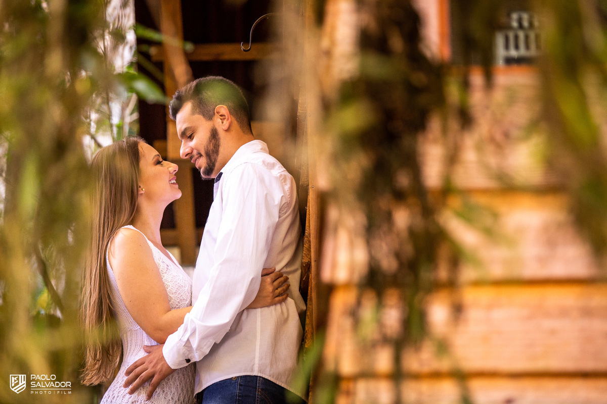 Ensaio de casal em chalé, ensaio pré-wedding cabanas rio dos cedros, fotos de ensaio de casal em chalés, ensaio intimo de casal em banheira, cabanas rio dos cedros, região dos lados, rio dos cedros, fotógrafo paolo salvador. pré-wedding em chalé