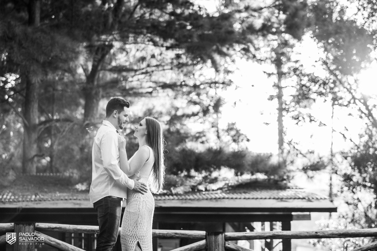 Ensaio de casal em chalé, ensaio pré-wedding cabanas rio dos cedros, fotos de ensaio de casal em chalés, ensaio intimo de casal em banheira, cabanas rio dos cedros, região dos lados, rio dos cedros, fotógrafo paolo salvador. pré-wedding em chalé