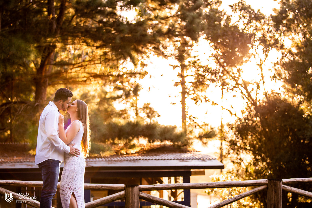 Ensaio de casal em chalé, ensaio pré-wedding cabanas rio dos cedros, fotos de ensaio de casal em chalés, ensaio intimo de casal em banheira, cabanas rio dos cedros, região dos lados, rio dos cedros, fotógrafo paolo salvador. pré-wedding em chalé