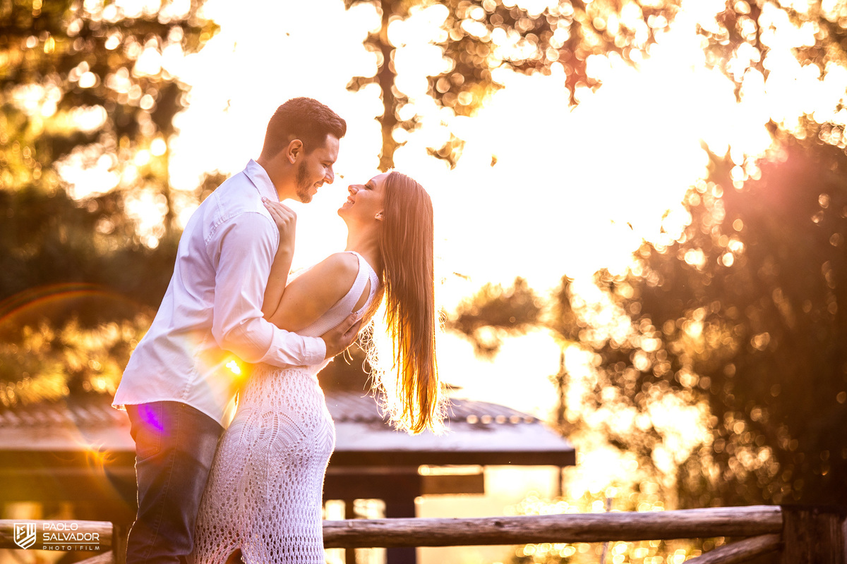 Ensaio de casal em chalé, ensaio pré-wedding cabanas rio dos cedros, fotos de ensaio de casal em chalés, ensaio intimo de casal em banheira, cabanas rio dos cedros, região dos lados, rio dos cedros, fotógrafo paolo salvador. pré-wedding em chalé