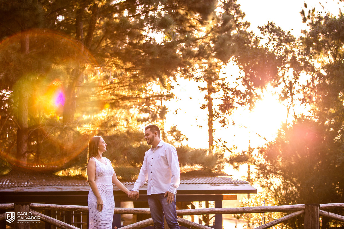 Ensaio de casal em chalé, ensaio pré-wedding cabanas rio dos cedros, fotos de ensaio de casal em chalés, ensaio intimo de casal em banheira, cabanas rio dos cedros, região dos lados, rio dos cedros, fotógrafo paolo salvador. pré-wedding em chalé