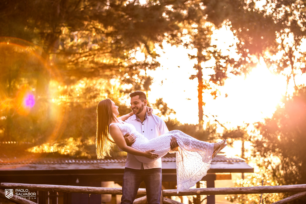 Ensaio de casal em chalé, ensaio pré-wedding cabanas rio dos cedros, fotos de ensaio de casal em chalés, ensaio intimo de casal em banheira, cabanas rio dos cedros, região dos lados, rio dos cedros, fotógrafo paolo salvador. pré-wedding em chalé