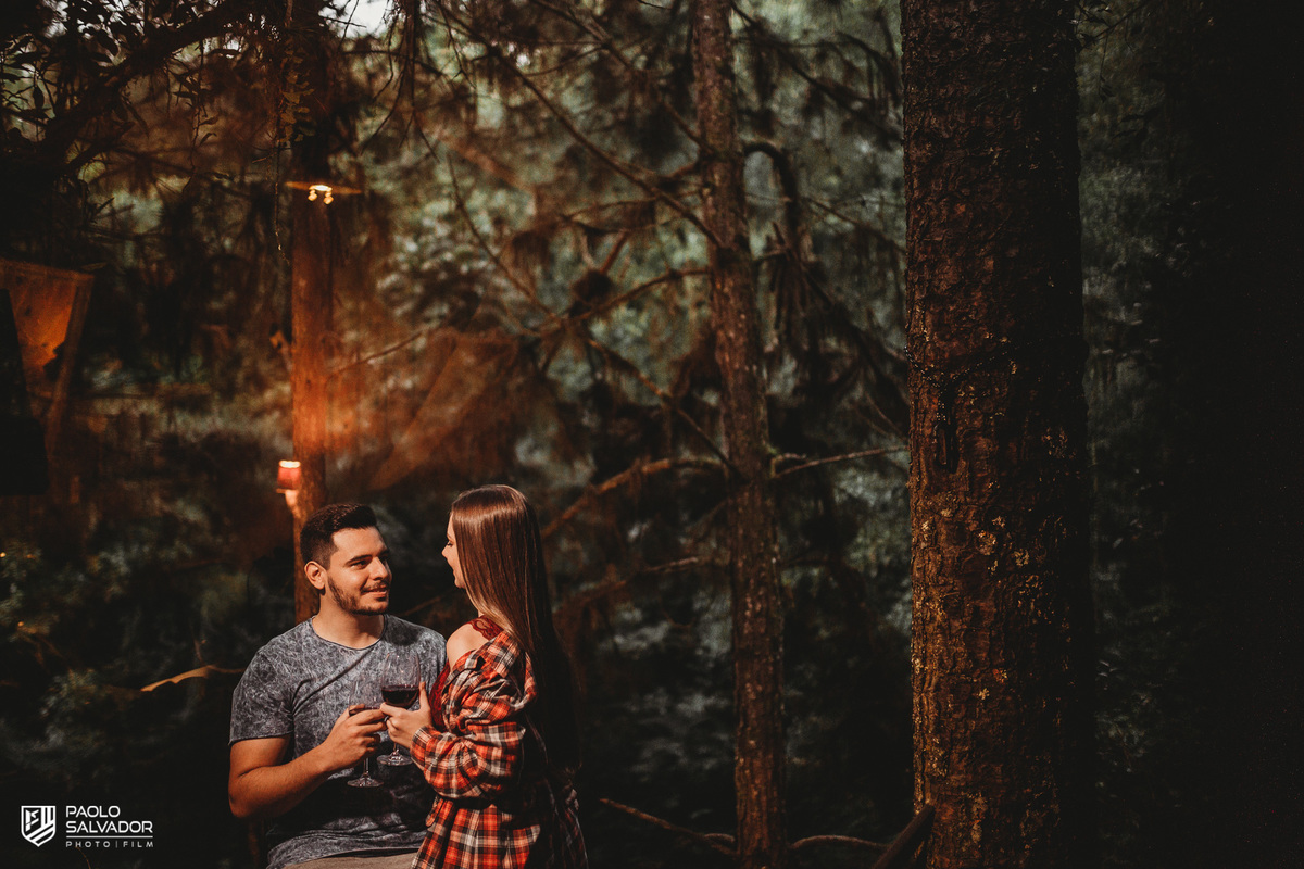 Ensaio de casal em chalé, ensaio pré-wedding cabanas rio dos cedros, fotos de ensaio de casal em chalés, ensaio intimo de casal em banheira, cabanas rio dos cedros, região dos lados, rio dos cedros, fotógrafo paolo salvador. pré-wedding em chalé