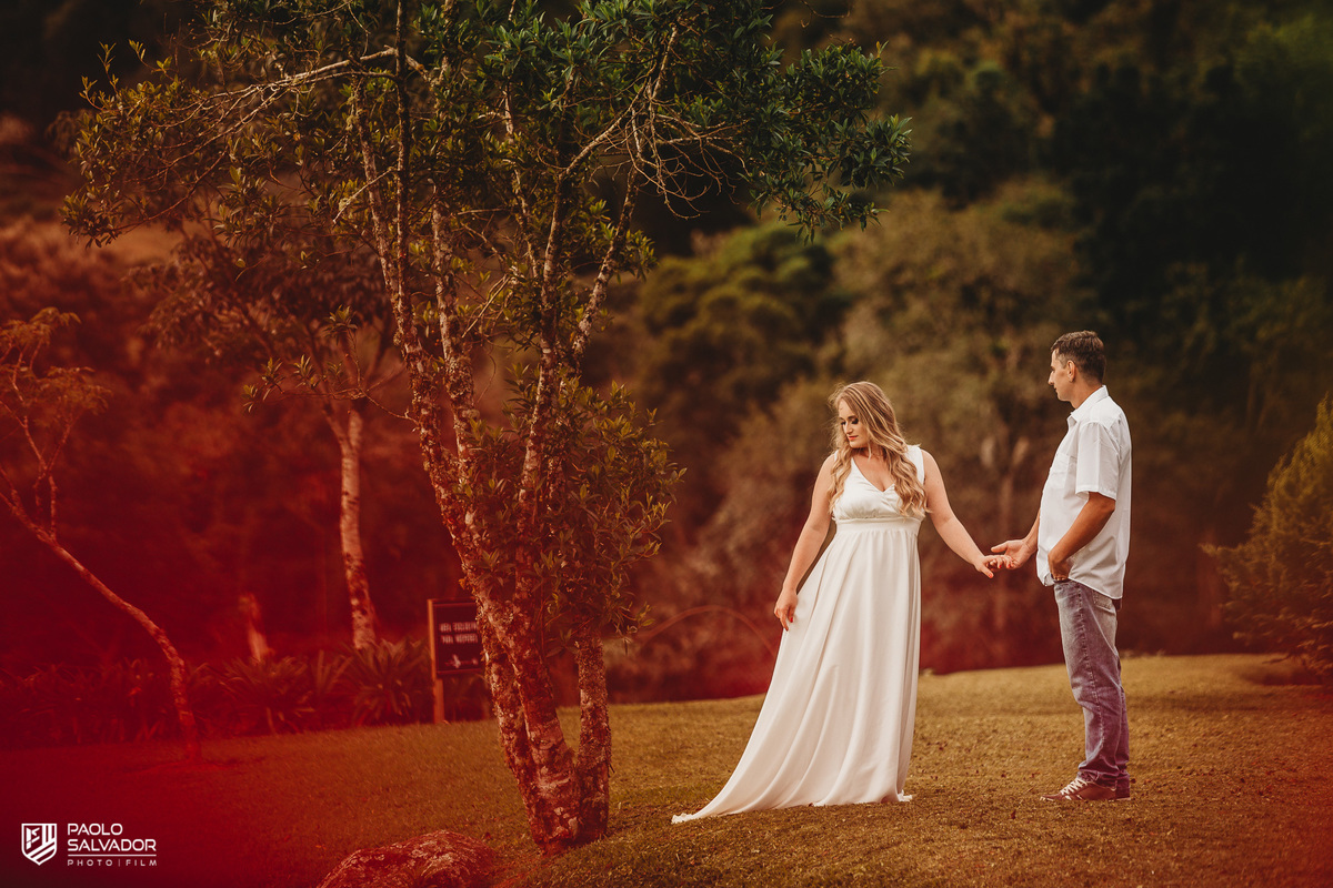 fotos de casamento vale dos ventos-pré-wedding-arlindo e cristiane-rio dos cedros-fotografia de casal ao ar livre-pré casamento campo - vale dos vinhedos- fotógrafo de casamento paolo salvador - ensaio região dos lagos rio dos cedros santa catarina frio