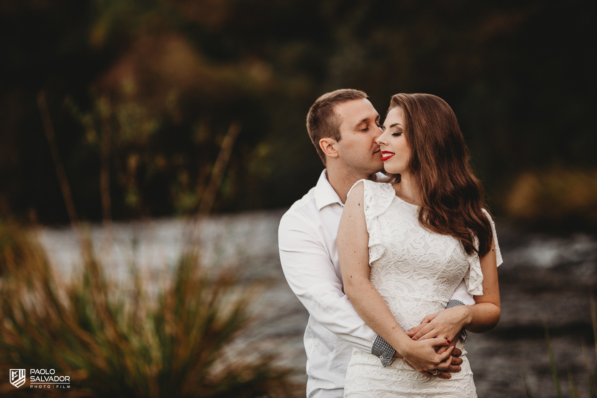 Fotos de Ensaio Pré-Wedding na Cachoeira Formosa, na região dos Lagos, em Rio dos Cedros - Ensaio de Casal no Campo em Palmeiras - Fotos de casal na cachoeira - Fotógrafo de Casamento - Paolo Salvador - Fotógrafo em Blumenau - Indaial - Timbó - Pomerode