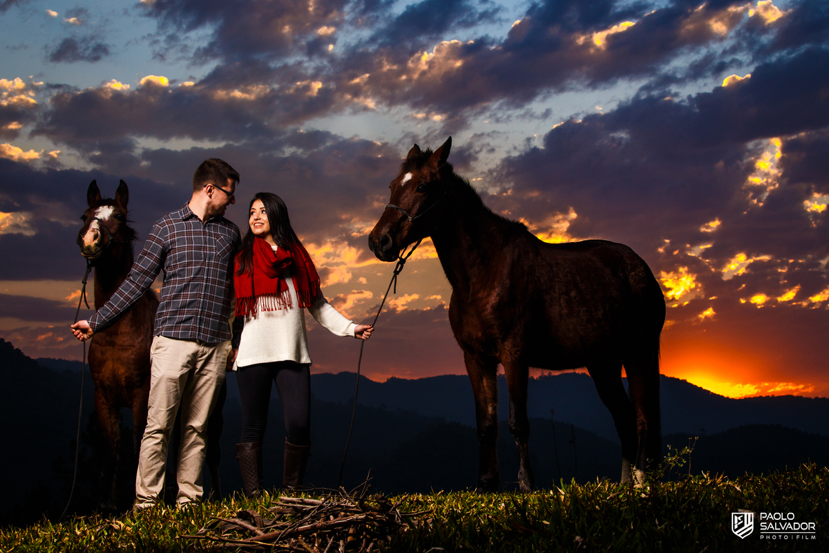 Fotos de casamento - ensaio de casal - doutor pedrinho - pré casamento alexia e geisson - sítio do pai do noivo - cachoeira paulista - cachoeira véu da noiva - fotos de casamento doutor pedrinho - benedito novo - paolo salvador fotógrafo de casamento