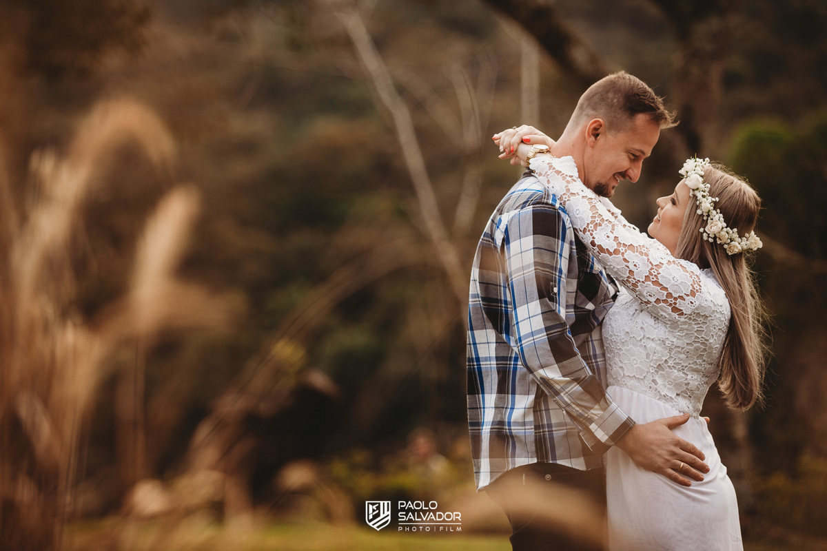 pré-wedding no vale dos ventos em rio dos cedros santa catrina - ensaio casal no campo na região dos lagos - pré-casamento na pousada vale dos ventos - fotos de casamento blumenau timbó Indaial - fotógrafo paolo salvador - melhor fotografo de blumenau