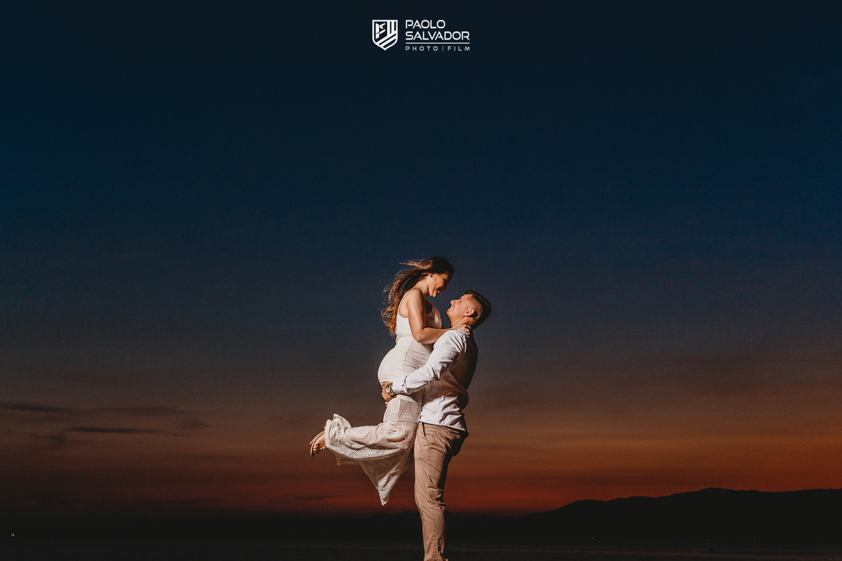 ensaio de casal em são chico, fotos pré-wedding em são francisco do sul no centro histórico, pré-casamento marianne e leonardo, fotos de casamento blumenau timbó indaial, fótografo de casamento timbó paolo salvador - ensaio casal criativo na praia 