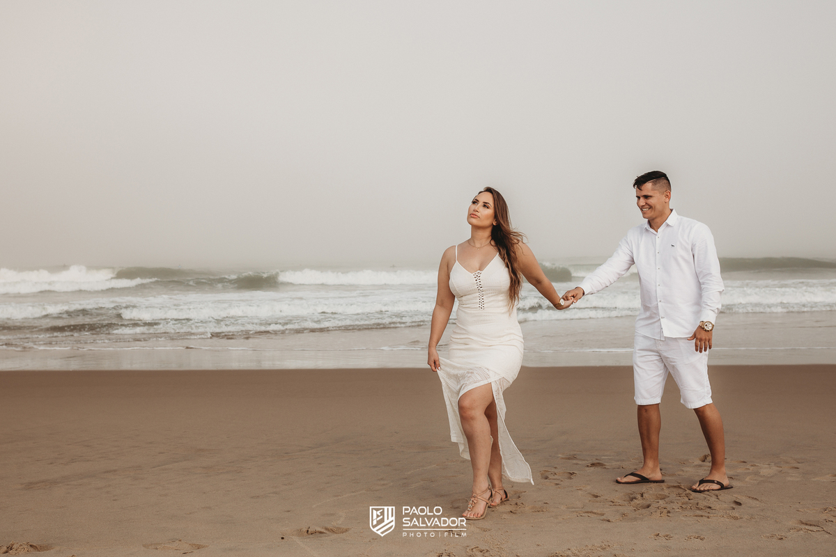 ensaio de casal em são chico, fotos pré-wedding em são francisco do sul no centro histórico, pré-casamento marianne e leonardo, fotos de casamento blumenau timbó indaial, fótografo de casamento timbó paolo salvador - ensaio casal criativo na praia 