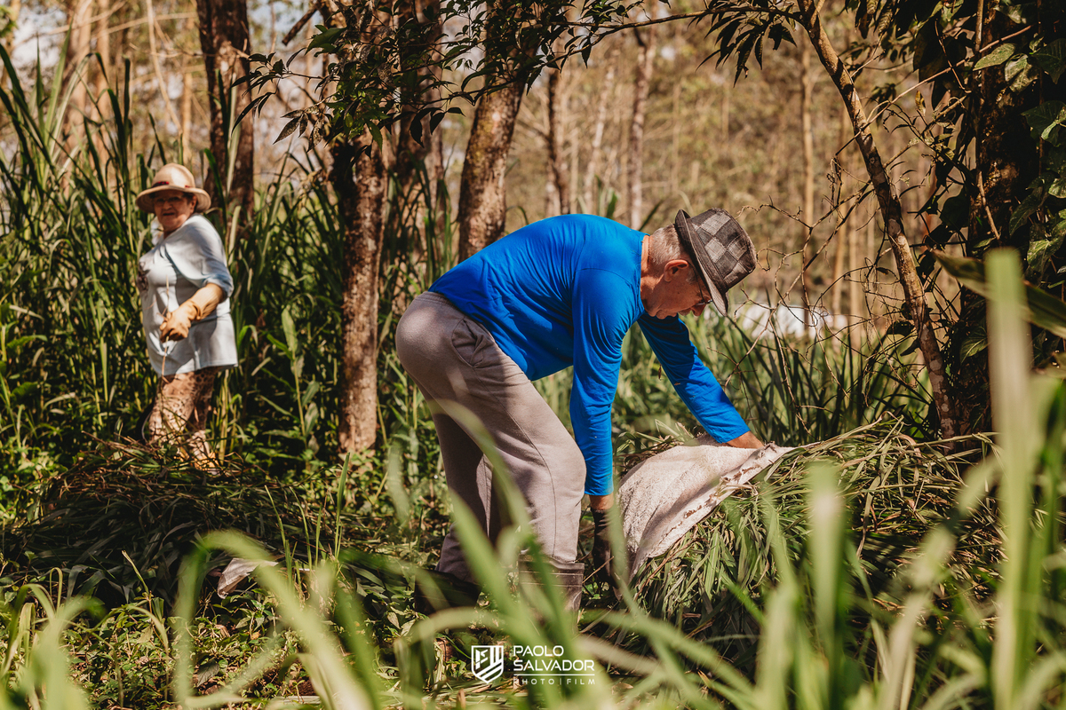 ensaio fotografico de bodas de ouro de laurita e arhur, ensaio de 50 anos de casamento, pré-wedding no sitio com vaca, fotos de casamento blumenau, fotógrafo de casamento timbó, paolo salvador, ensaio de casal externo no campo, quadriciclo cavalo indaial