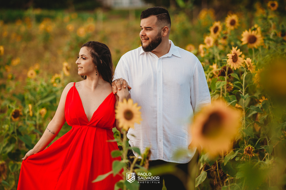 fotos_pre-wedding_grazi_rogerio_moto_ruadeasfalto_ensaiodecasal_girassol_riodoscedros_fotosdecasamento_blumenau_timbó_fotos_pub_chopp_hamburguer_ensaio_criativo_paolo_salvador_fotografodecasamento_pre-casamento_moto_honda_harley_plantacaodegirassol_paolo