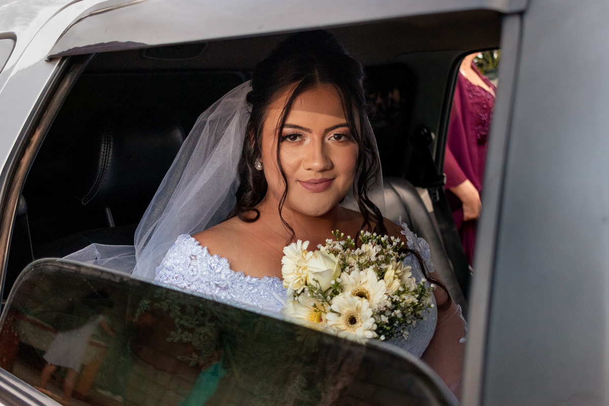 noiva no carro
