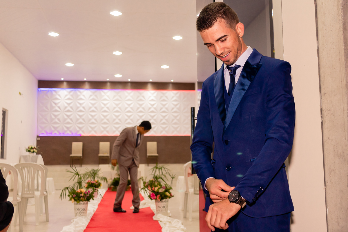 Noivo a espera para o casamento 