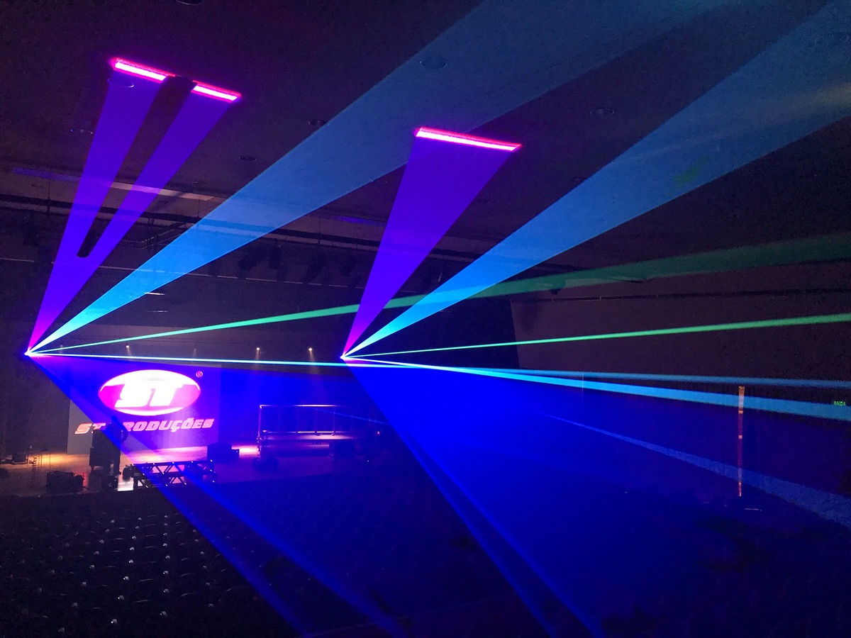 PAINEL DE LED VISUAL LED LOCAÇAO RS RIO GRANDE DO SUL CANOAS PORTO ALEGRE FORMATURA 15 ANOS CASAMENTO SHOW LASER LED PAINEL DE TETO HOUSE DE LED PAINEL DE LED DE ABRIR ST PRODUÇOES GUADALAJARA DIFFOCUS