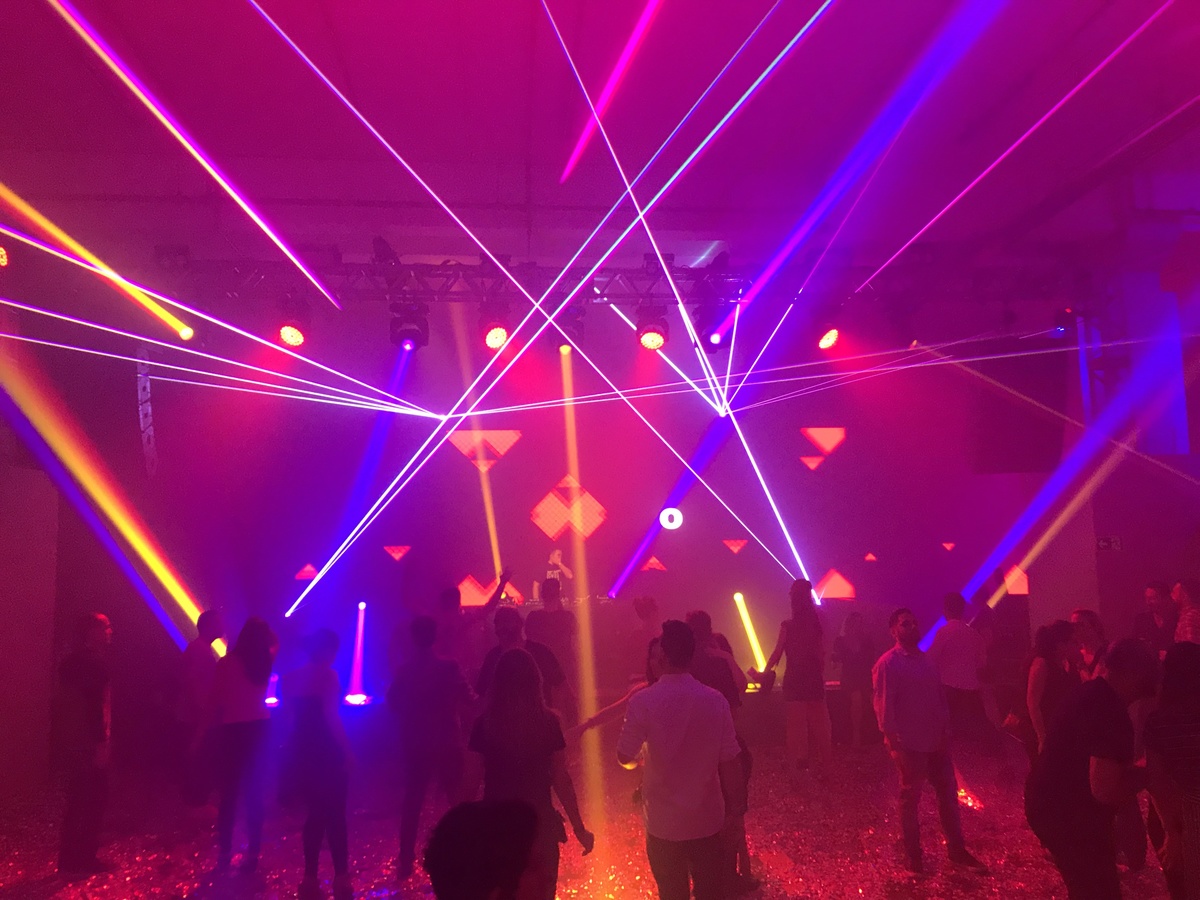 PAINEL DE LED VISUAL LED LOCAÇAO RS RIO GRANDE DO SUL CANOAS PORTO ALEGRE FORMATURA 15 ANOS CASAMENTO SHOW LASER LED PAINEL DE TETO HOUSE DE LED PAINEL DE LED DE ABRIR ST PRODUÇOES GUADALAJARA DIFFOCUS