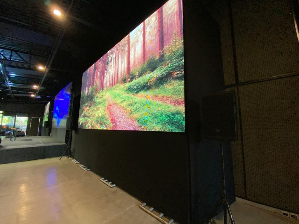 PAINEL DE LED VISUAL LED LOCAÇAO RS RIO GRANDE DO SUL CANOAS PORTO ALEGRE FORMATURA 15 ANOS CASAMENTO SHOW LASER LED PAINEL DE TETO HOUSE DE LED PAINEL DE LED DE ABRIR ST PRODUÇOES GUADALAJARA DIFFOCUS