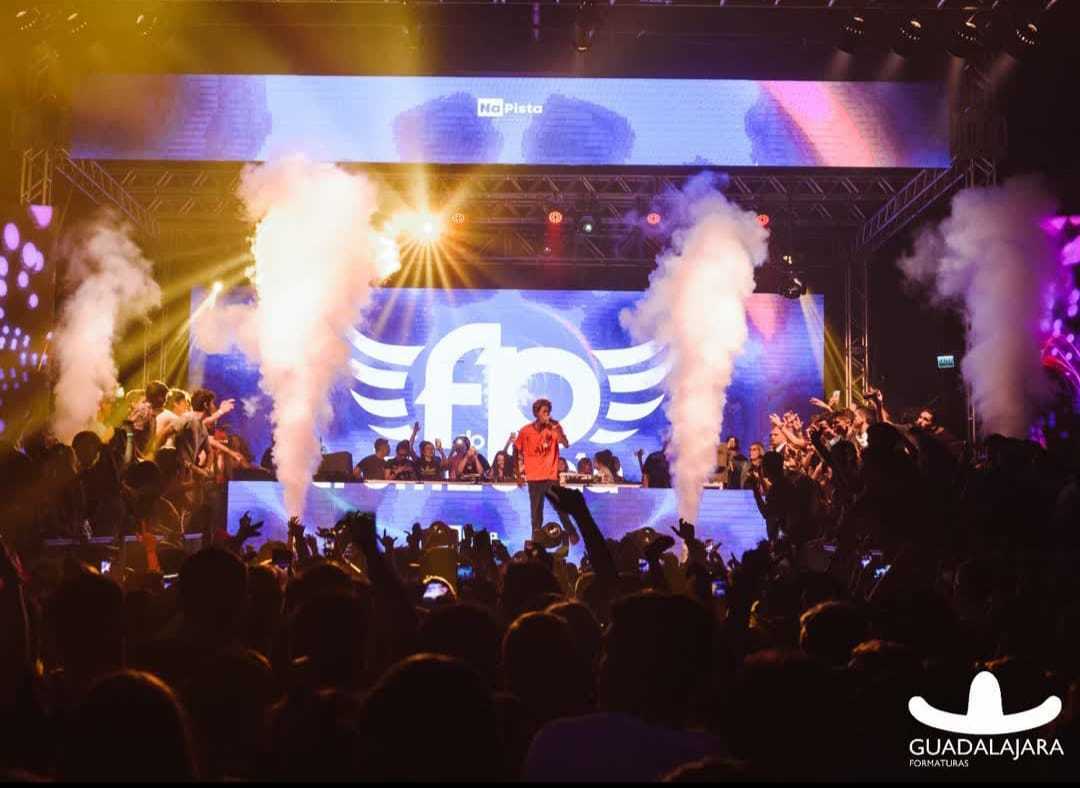 PAINEL DE LED VISUAL LED LOCAÇAO RS RIO GRANDE DO SUL CANOAS PORTO ALEGRE FORMATURA 15 ANOS CASAMENTO SHOW LASER LED PAINEL DE TETO HOUSE DE LED PAINEL DE LED DE ABRIR ST PRODUÇOES GUADALAJARA DIFFOCUS