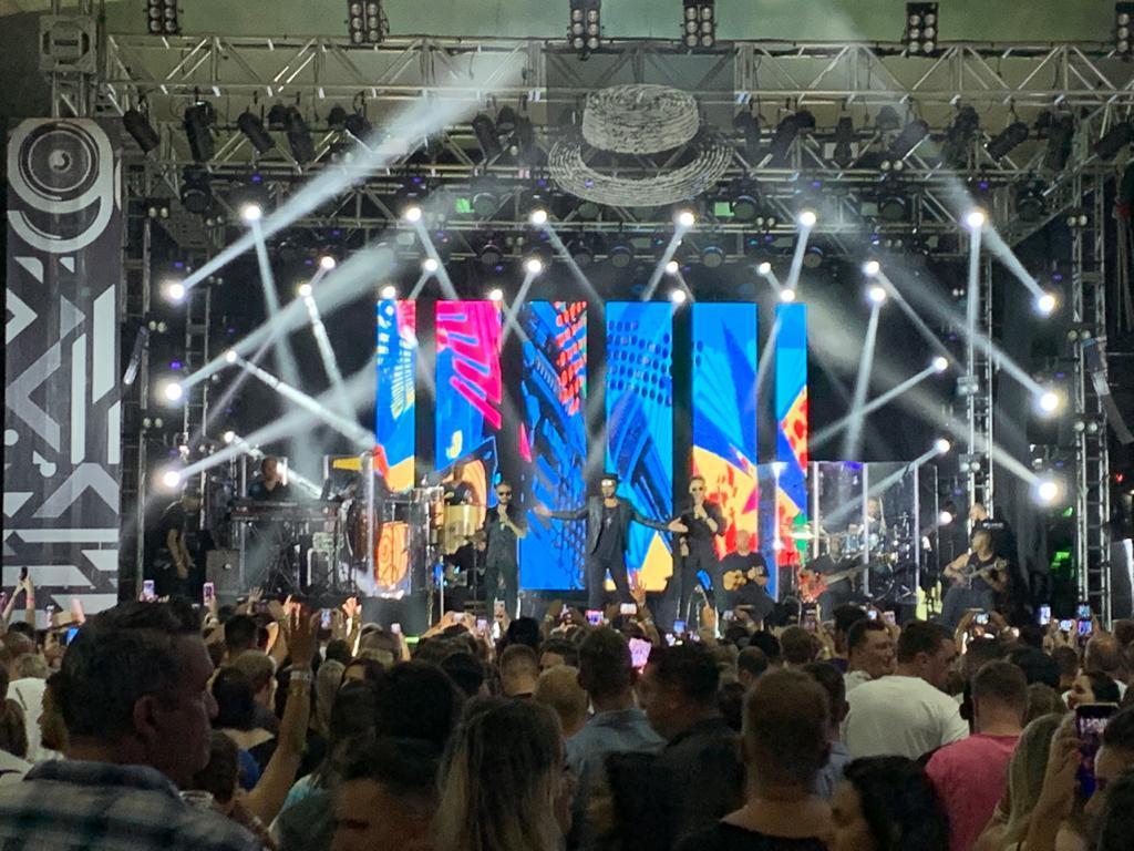 PAINEL DE LED VISUAL LED LOCAÇAO RS RIO GRANDE DO SUL CANOAS PORTO ALEGRE FORMATURA 15 ANOS CASAMENTO SHOW LASER LED PAINEL DE TETO HOUSE DE LED PAINEL DE LED DE ABRIR ST PRODUÇOES GUADALAJARA DIFFOCUS