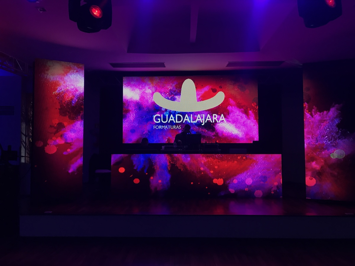 PAINEL DE LED VISUAL LED LOCAÇAO RS RIO GRANDE DO SUL CANOAS PORTO ALEGRE FORMATURA 15 ANOS CASAMENTO SHOW LASER LED PAINEL DE TETO HOUSE DE LED PAINEL DE LED DE ABRIR ST PRODUÇOES GUADALAJARA DIFFOCUS