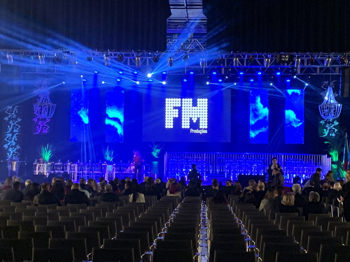 PAINEL DE LED VISUAL LED LOCAÇAO RS RIO GRANDE DO SUL CANOAS PORTO ALEGRE FORMATURA 15 ANOS CASAMENTO SHOW LASER LED PAINEL DE TETO HOUSE DE LED PAINEL DE LED DE ABRIR ST PRODUÇOES GUADALAJARA DIFFOCUS