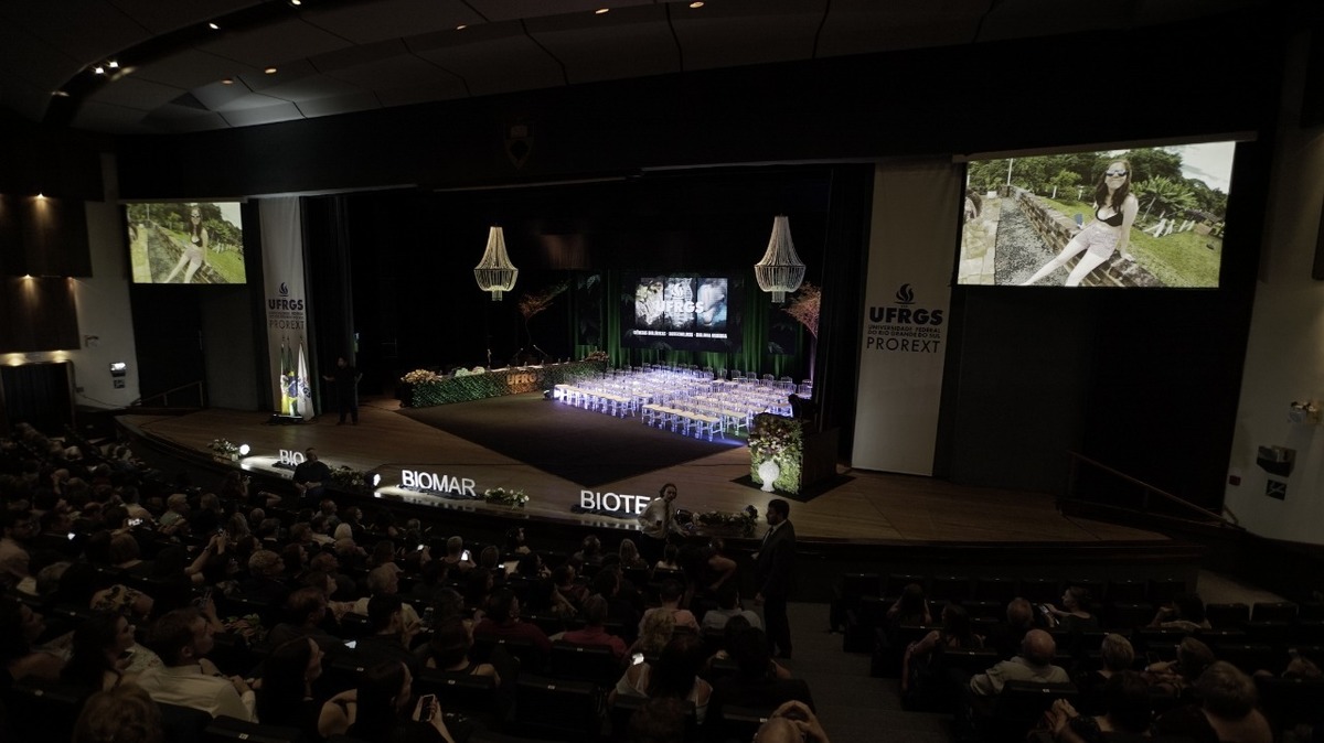 PAINEL DE LED VISUAL LED LOCAÇAO RS RIO GRANDE DO SUL CANOAS PORTO ALEGRE FORMATURA 15 ANOS CASAMENTO SHOW LASER LED PAINEL DE TETO HOUSE DE LED PAINEL DE LED DE ABRIR ST PRODUÇOES GUADALAJARA DIFFOCUS