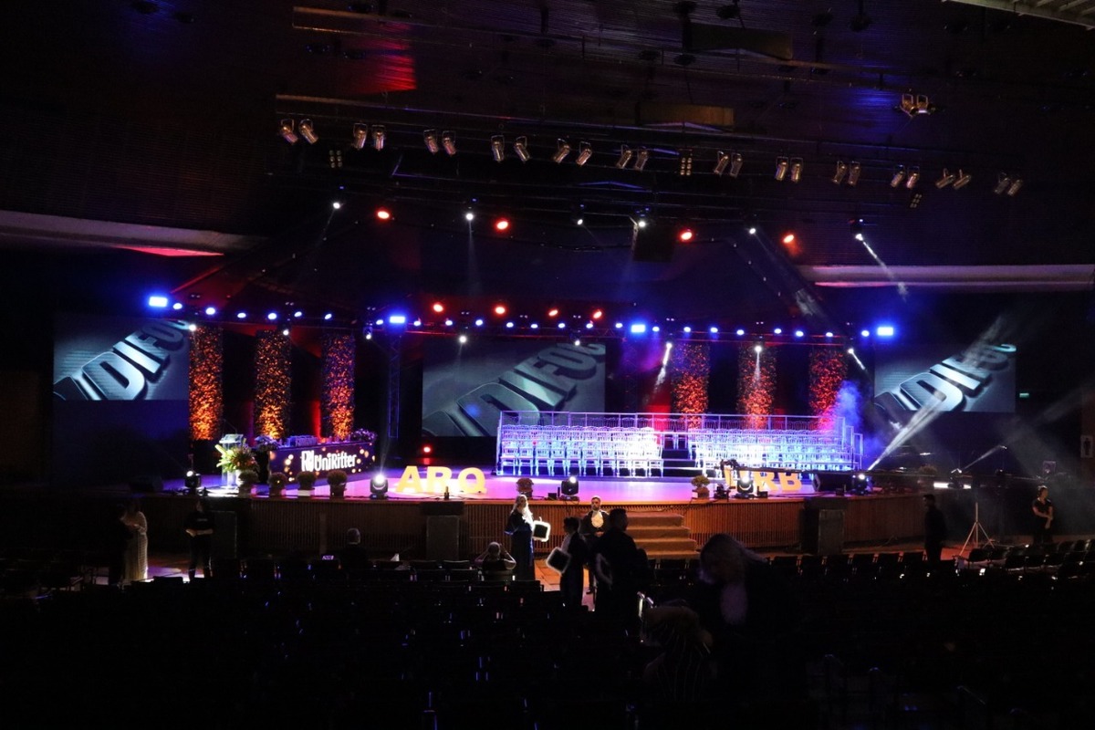 PAINEL DE LED VISUAL LED LOCAÇAO RS RIO GRANDE DO SUL CANOAS PORTO ALEGRE FORMATURA 15 ANOS CASAMENTO SHOW LASER LED PAINEL DE TETO HOUSE DE LED PAINEL DE LED DE ABRIR ST PRODUÇOES GUADALAJARA DIFFOCUS Teatro Araújo Viana