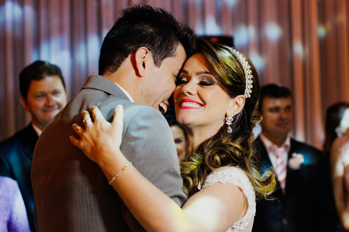 FOTOGRAFIA DE CASAMENTO FEITO NA IGREJA HELVETIA EM INDAIATUBA SP CIDADE AO LADO DE CAMPINAS SP O CASAMENTO FOI ENTRE A POLIANA E DIONES TENDO COMO FOTOGRAFO REGINALDO DELFI 40