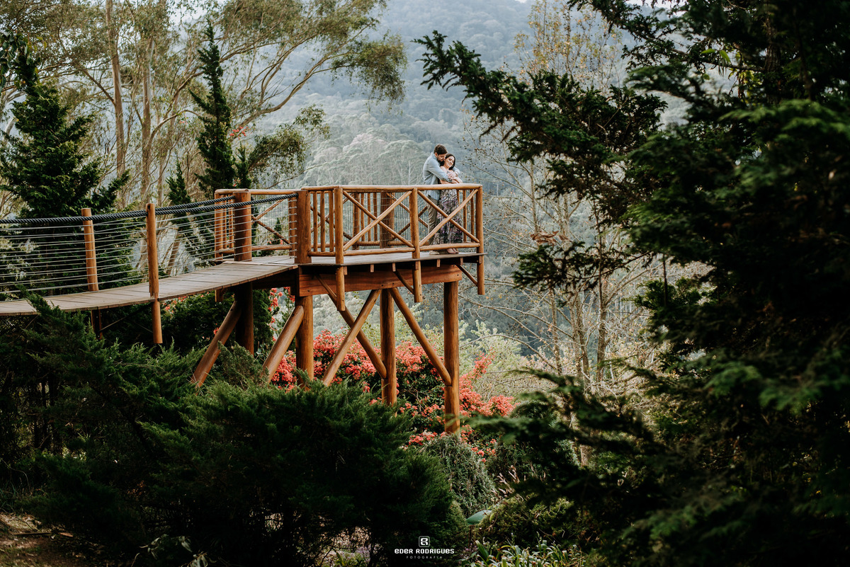 casal no deck em santo antonio do pinhal