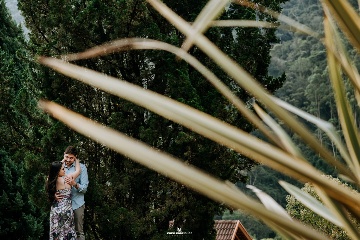 casal de noivos na sessão pré wedding em santo antonio do pinhal